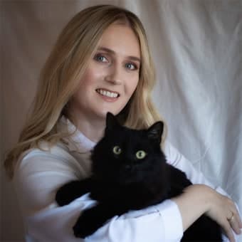 Dr. Emma Hoyer Dr. Emma Hoyer